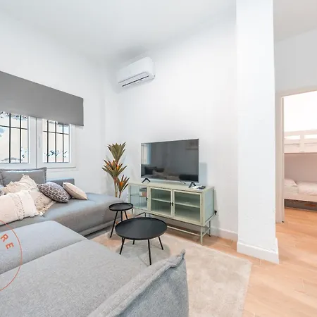 Appartement Cosy With Patio In - Tcm *